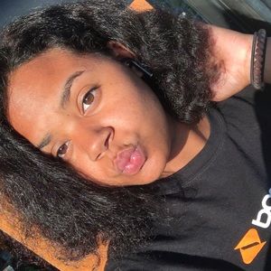 Meet your Posher, Chloe